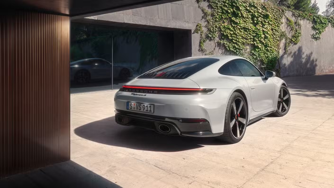 2025-porsche-911-carrera-s-3.jpeg