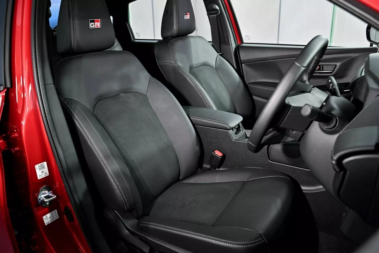 2025-Toyota-Yaris-Ativ-HEV-GR-Sport-32-1536x1024.jpeg