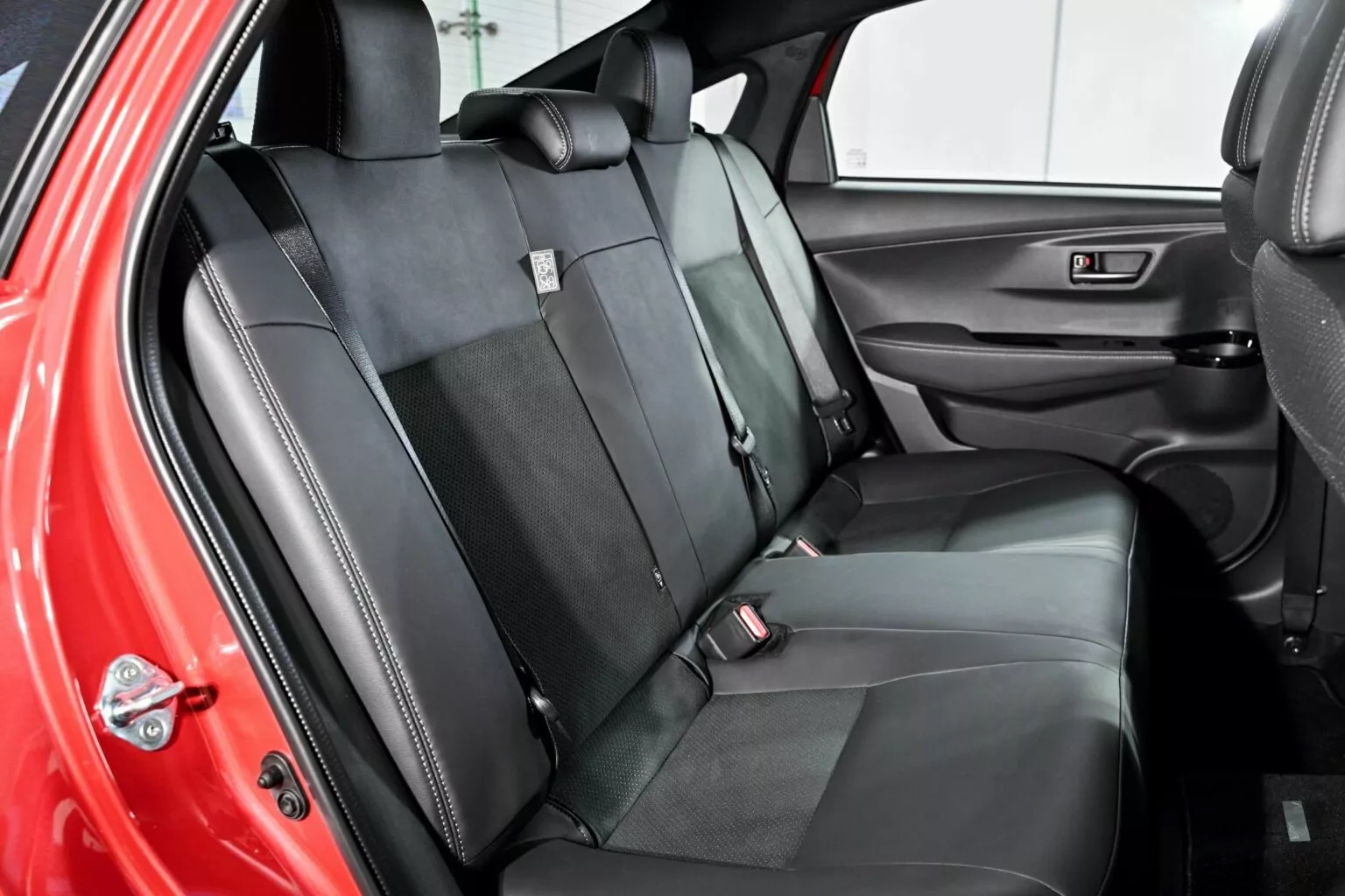 2025-Toyota-Yaris-Ativ-HEV-GR-Sport-33-1536x1024.jpeg