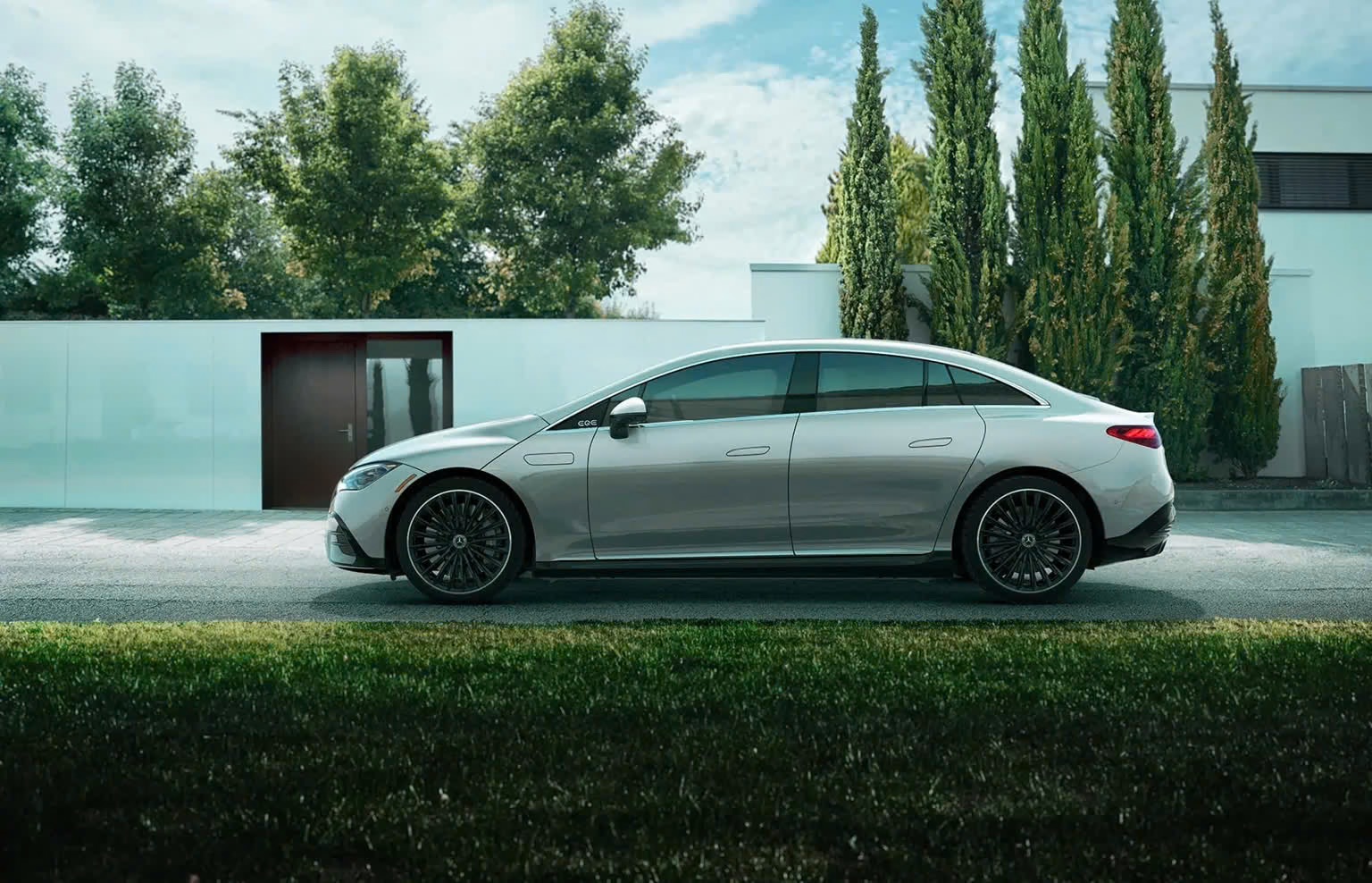 2026-eqe-sedan-gallery_015-xl.jpg