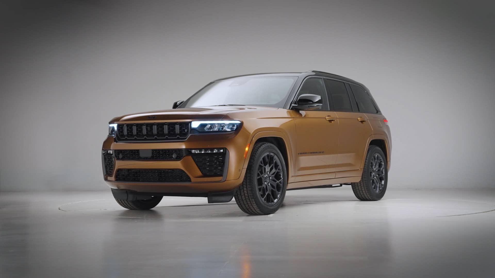 2026-jeep-grand-cherokee-front-three-quarter-view.jpeg