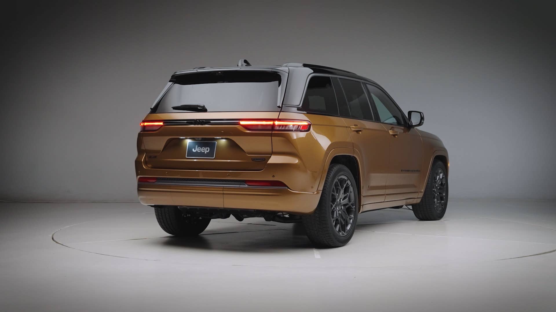 2026-jeep-grand-cherokee-rear-three-quarter-view.jpeg