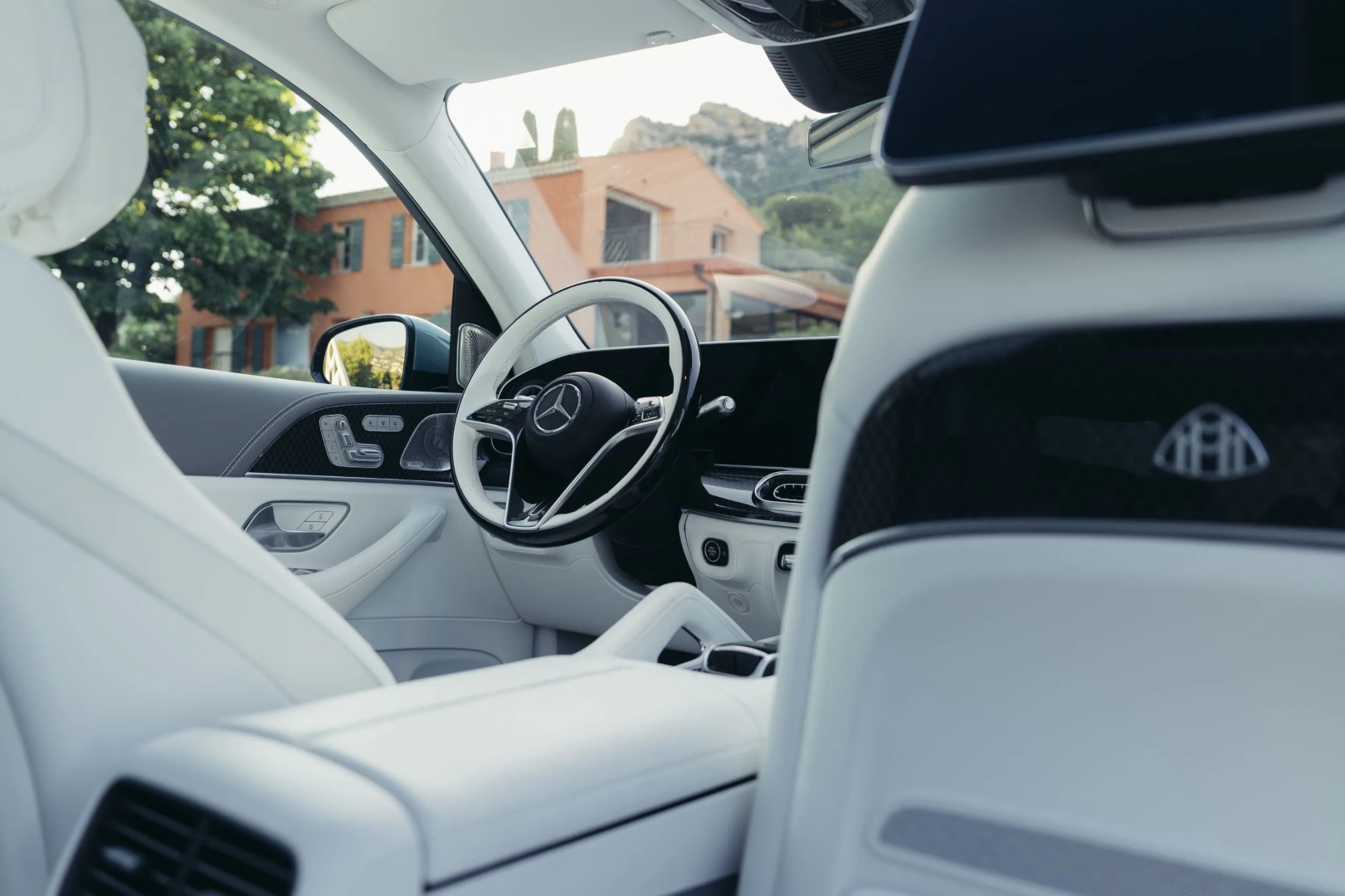 2026-Mercedes-Maybach-GLS-680-27 (Large).jpeg