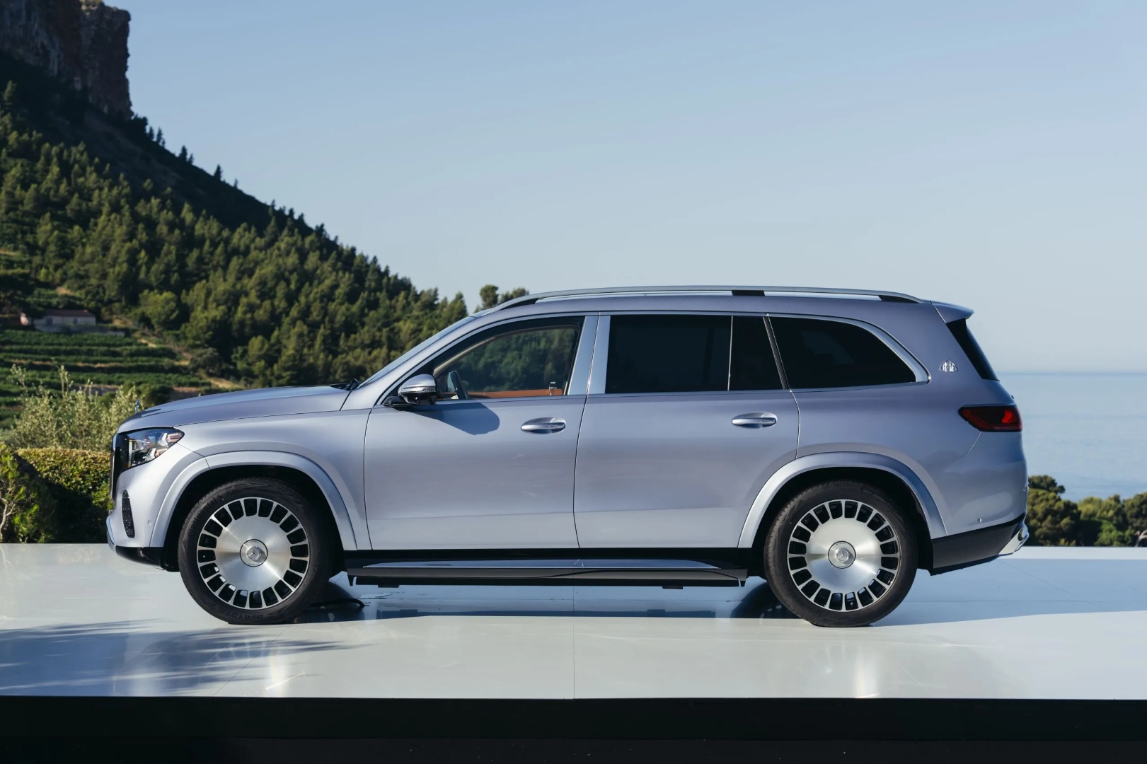2026-Mercedes-Maybach-GLS-680-39 (Large).jpeg