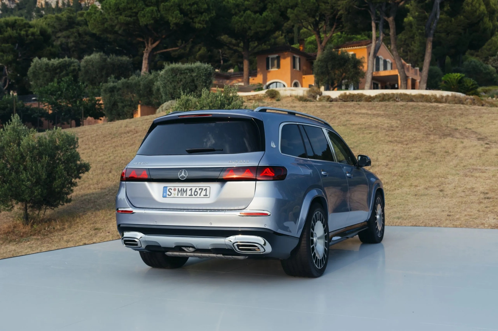 2026-Mercedes-Maybach-GLS-680-46 (Large).jpeg