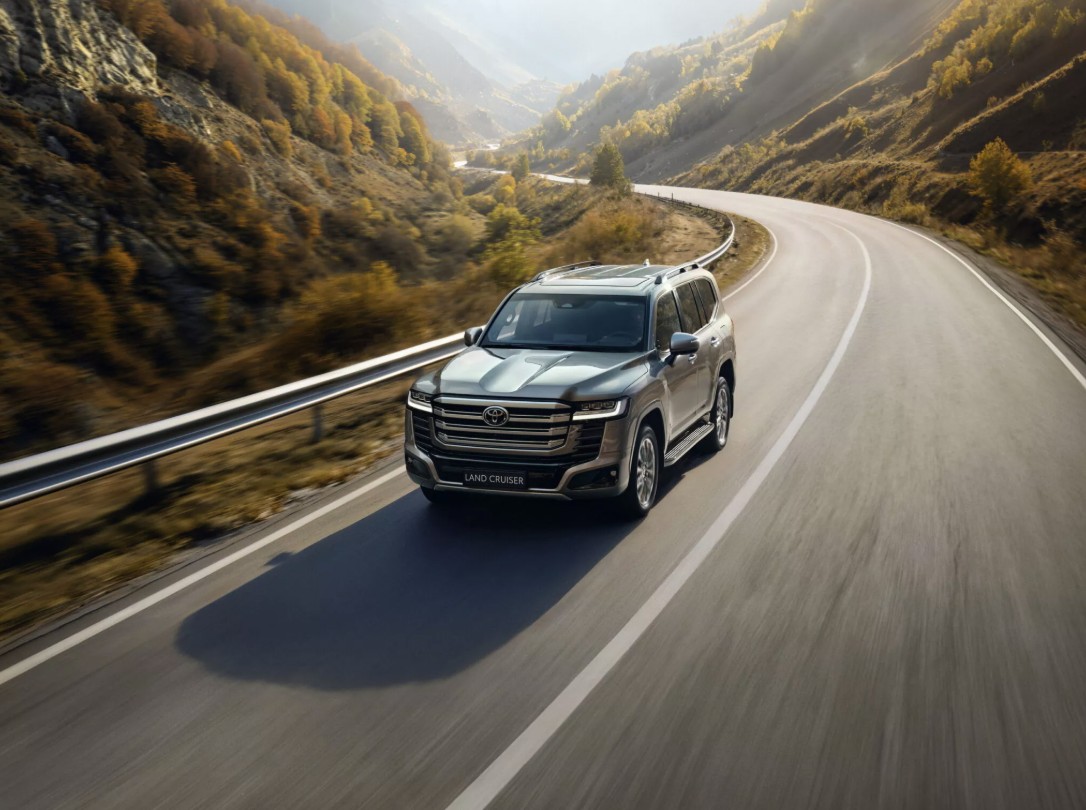2026-Toyota-Land-Cruiser-300-Hybrid 2 (1).jpg