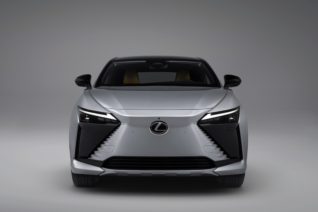 2026_Lexus_RZ_350e_05 Large.jpeg