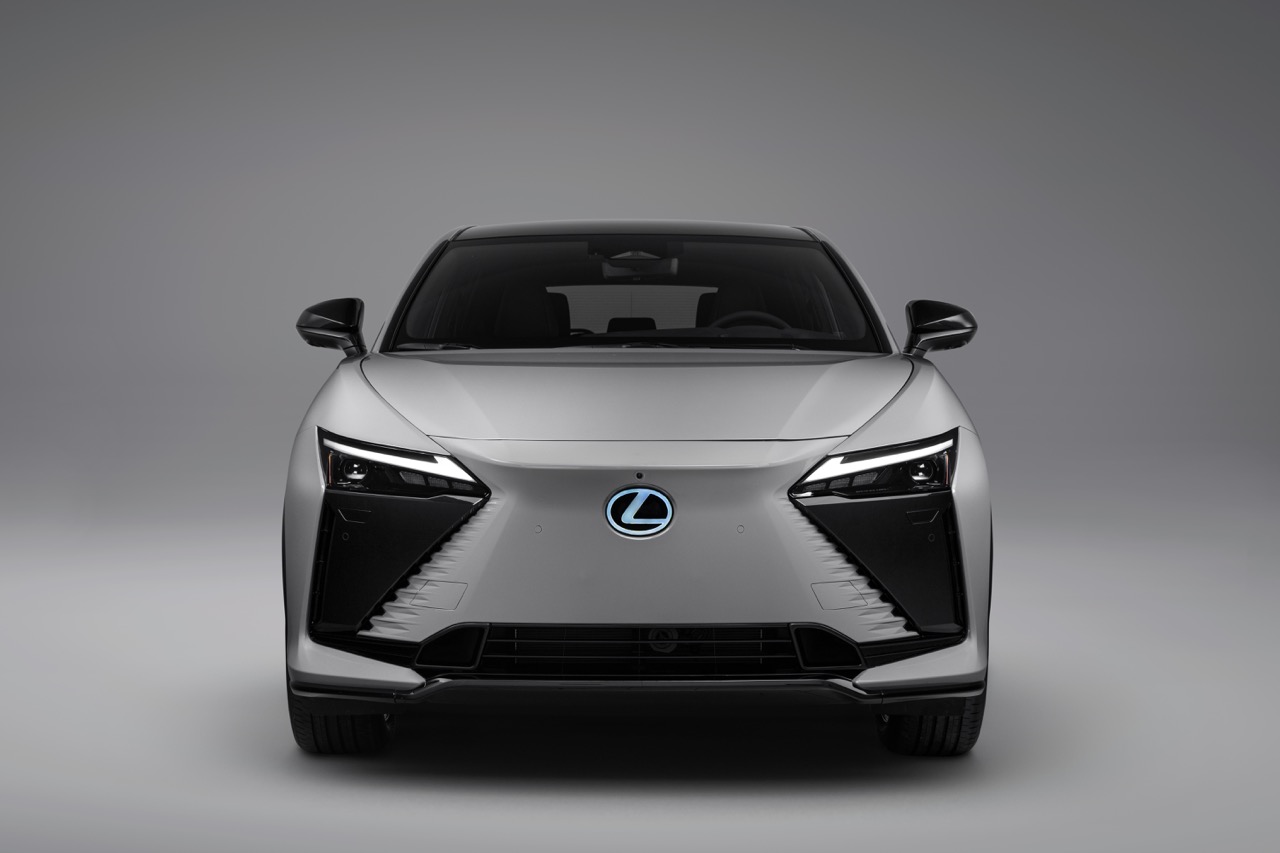 2026_Lexus_RZ_550e_01 Large.jpeg