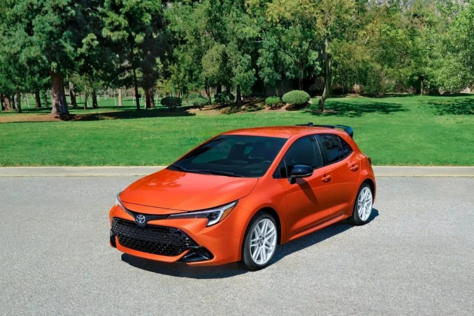 2026_Toyota_Corolla_Hatchback_FX_anh- (2).jpeg