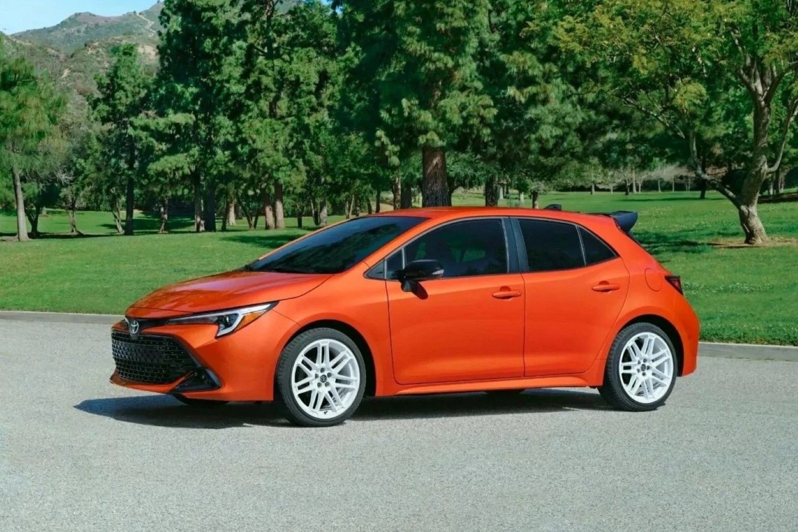 2026_Toyota_Corolla_Hatchback_FX_anh- (3).jpeg