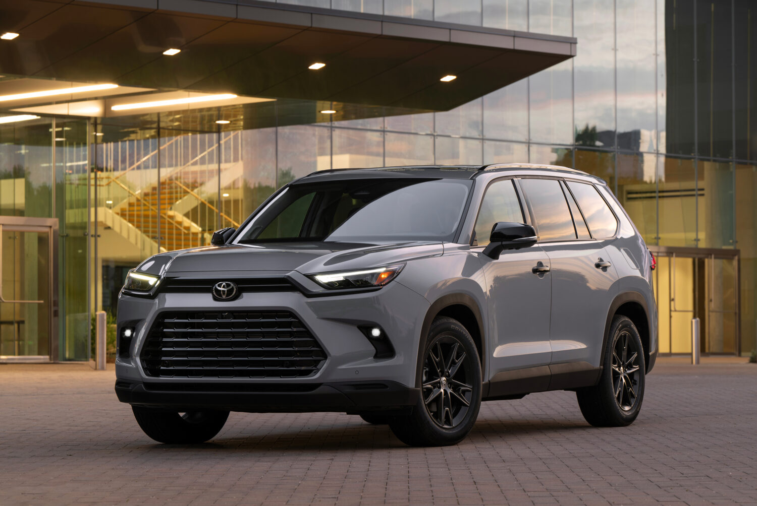 2026_Toyota_Grand-Highlander_Nightshade_Cement_001-1500x1004.jpg