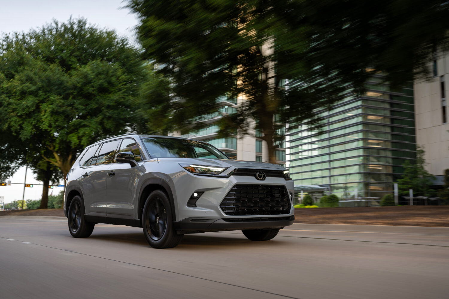 2026_Toyota_Grand-Highlander_Nightshade_Cement_016-1500x1000.jpg