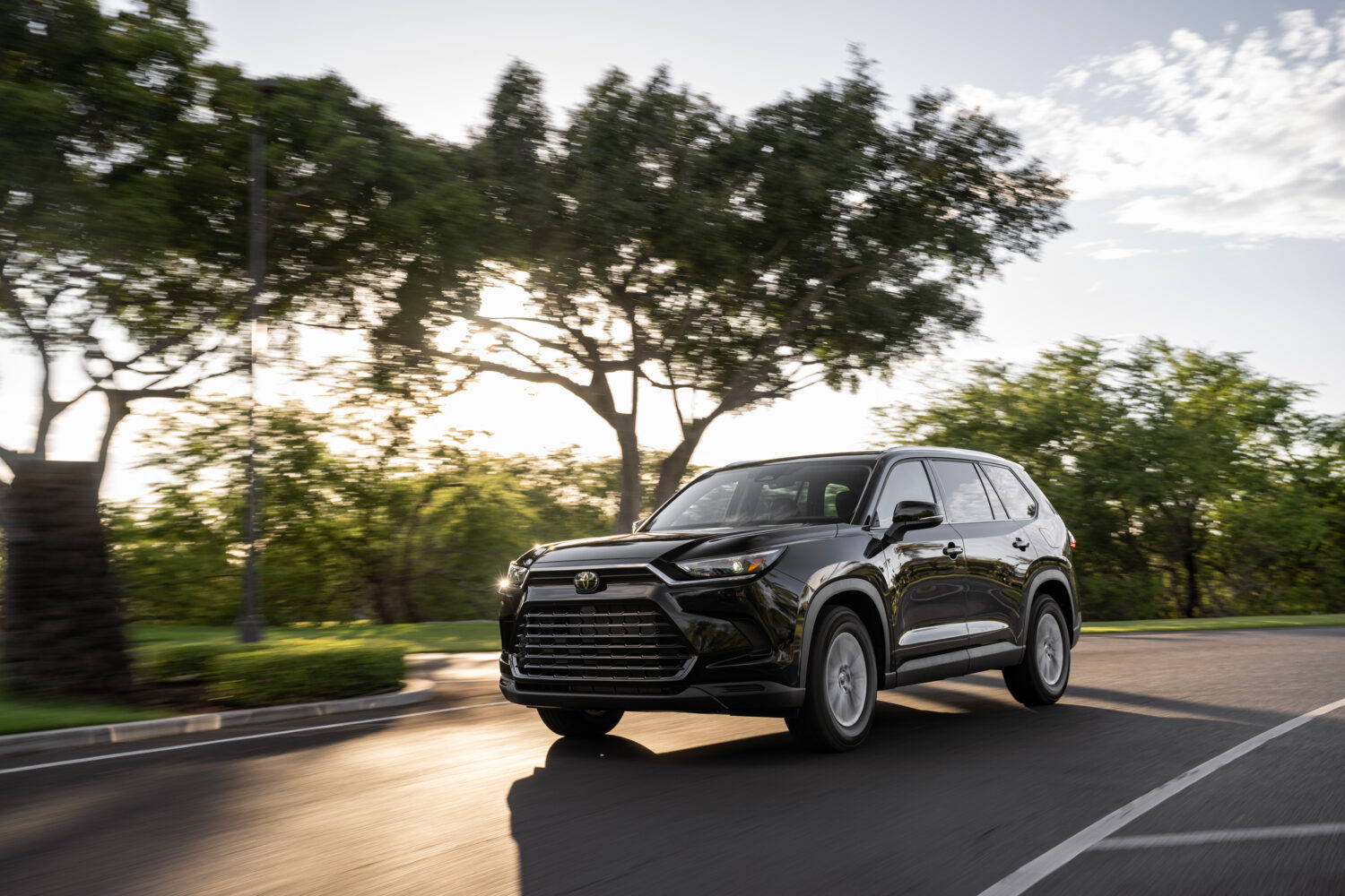 2026_Toyota_GrandHighlander_XLE_BluePrint_201-1500x1000.jpg