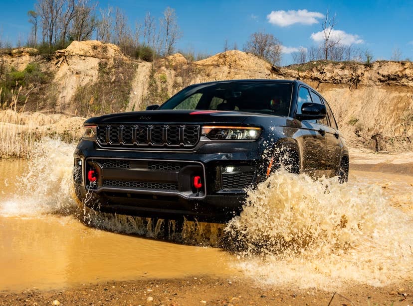 2027-jeep-grand-cherokee-trailhawk-in-black-front-angled-view-water-driving.jpeg