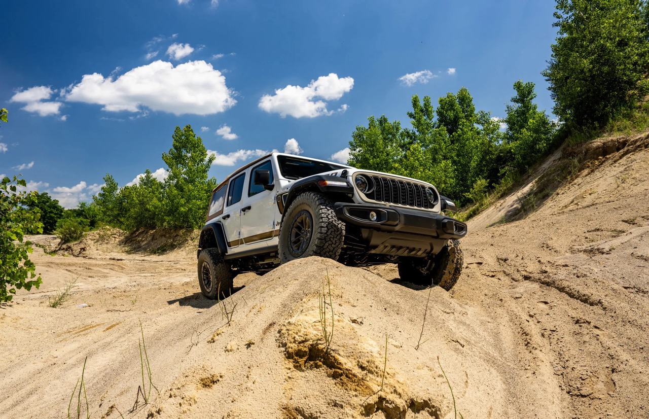 2027-Jeep-Wrangler-Laredo-713-4 Large.jpeg