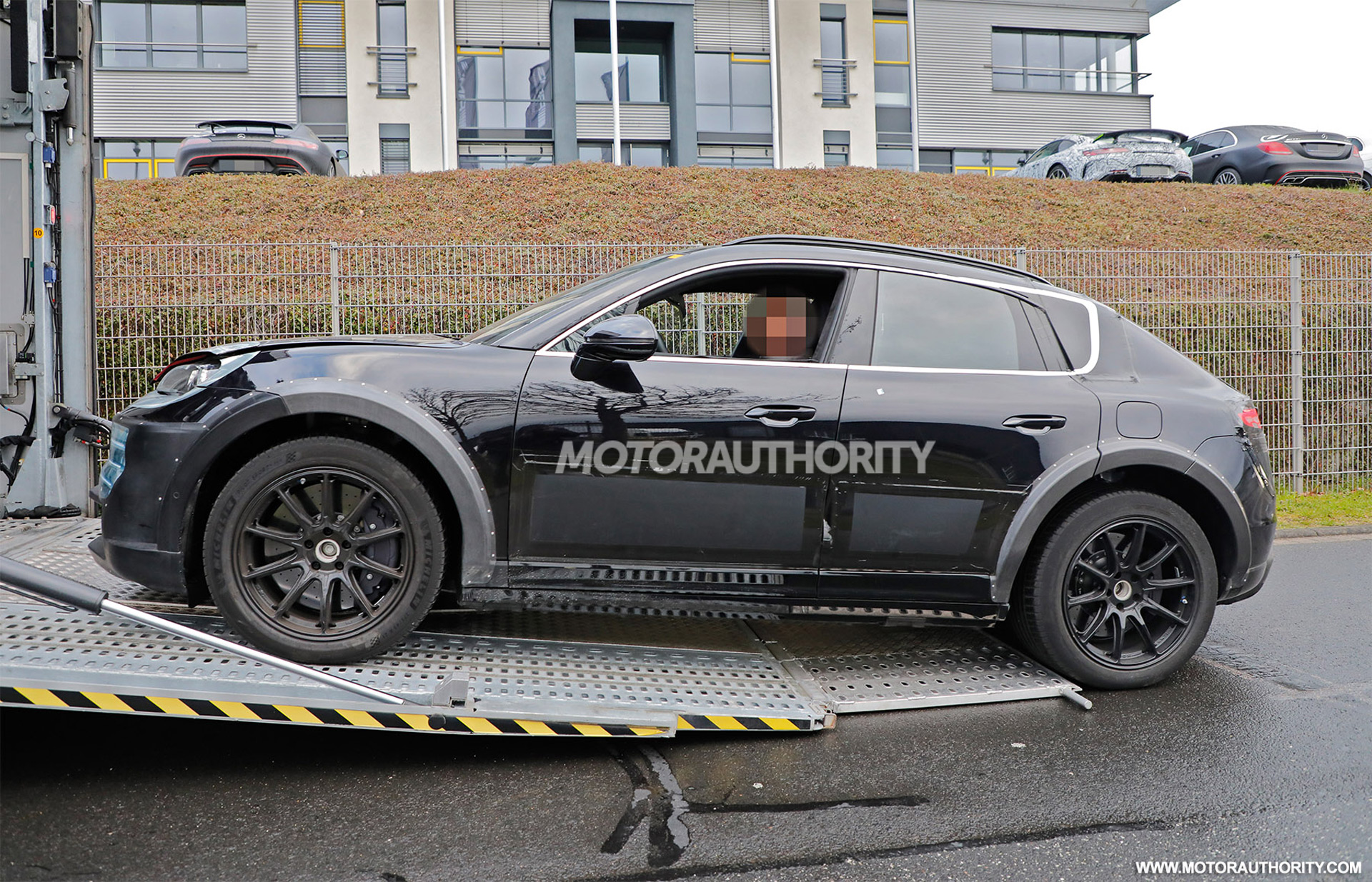 2027-porsche-cayenne-ev-test-mule-spy-shots--photo-credit-baldauf_100890723_h.jpg