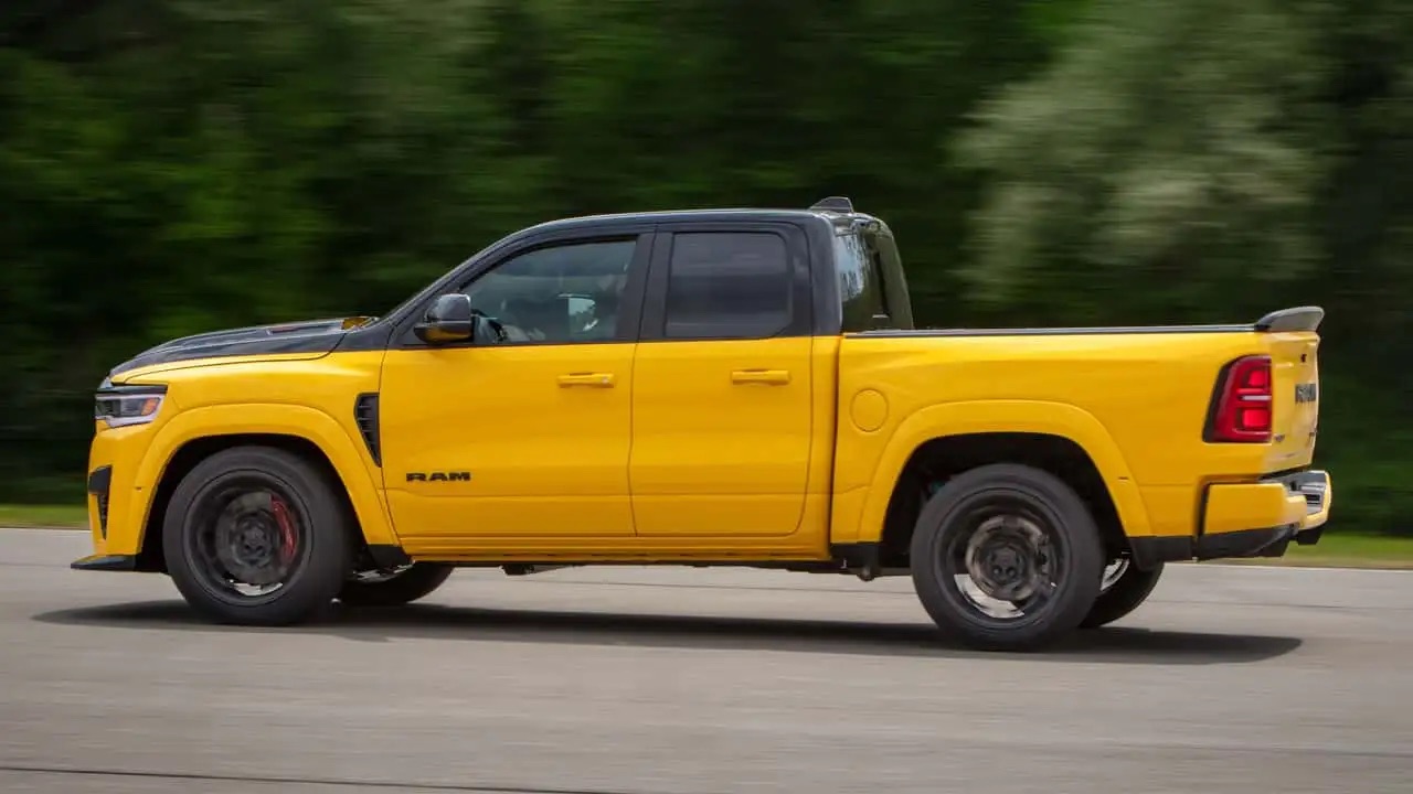2027-ram-1500-rumble-bee-srt-3.jpeg