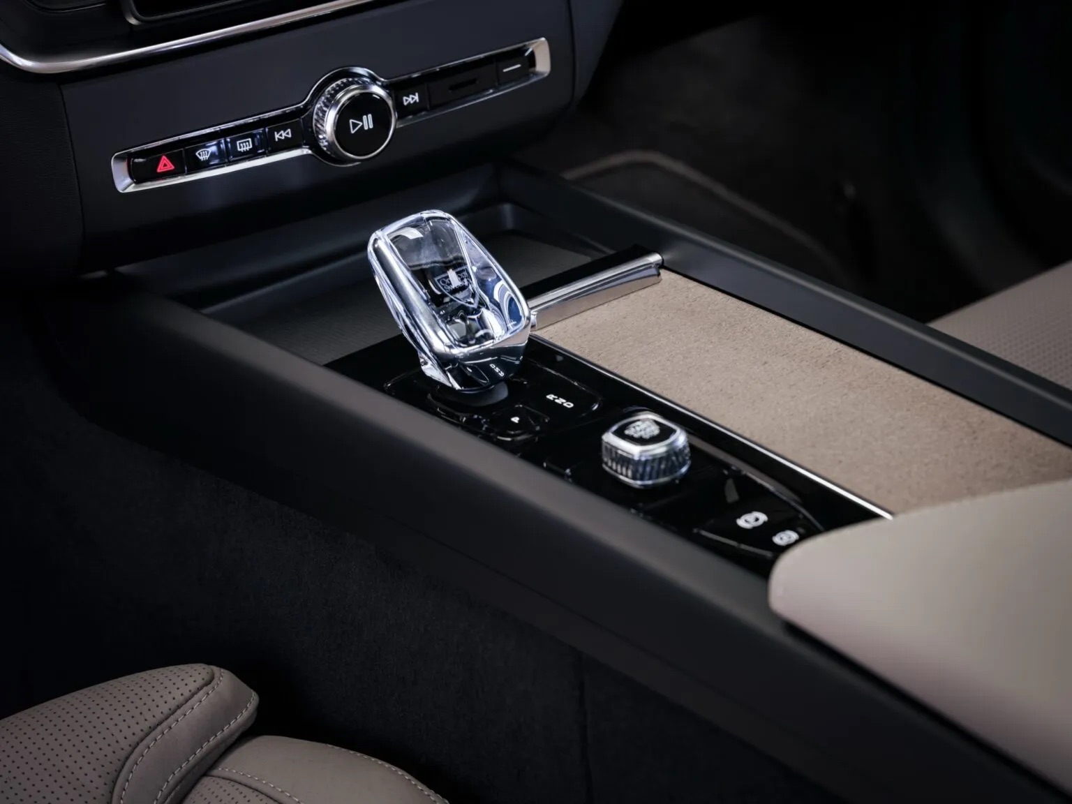 2027-Volvo-XC90-PHEV-00027-1536x1152.jpeg