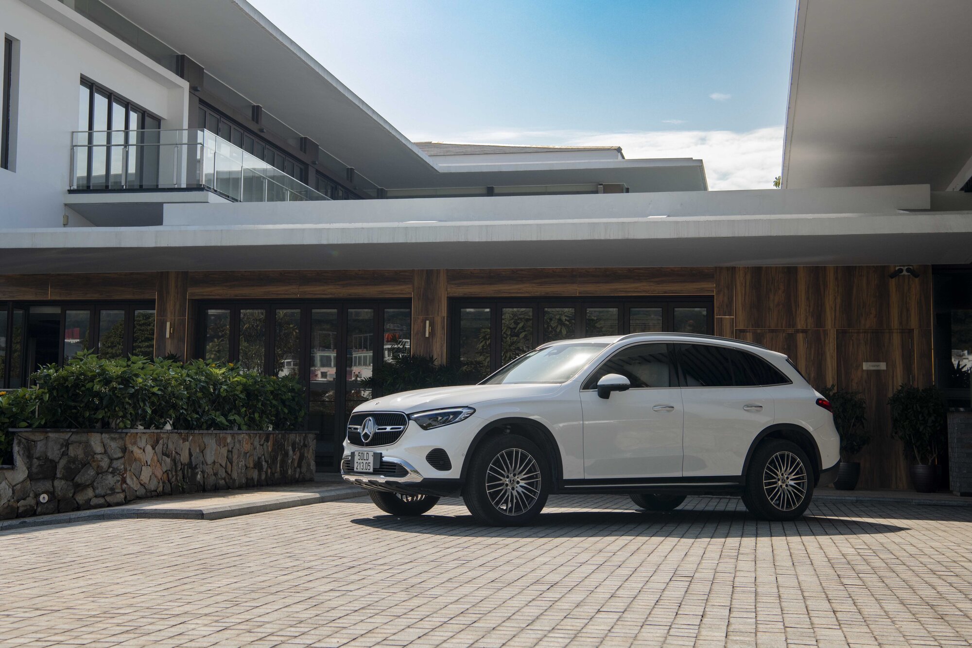 6. Mercedes-Benz GLC 200 4MATIC.jpg