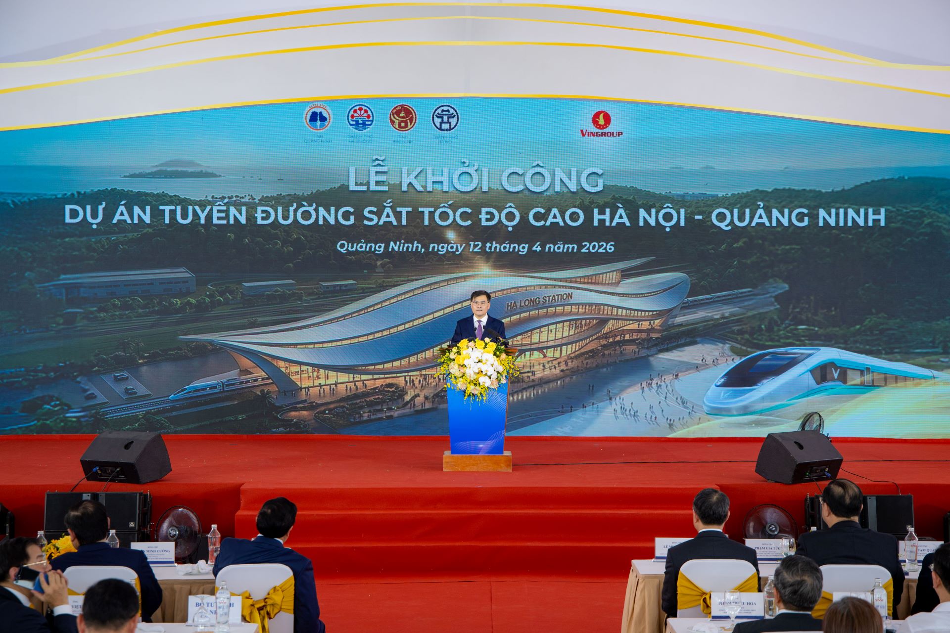 A1. Ông Bùi Văn Khắng, Phó Bí thư Tỉnh ủy, Chủ tịch Ủy ban nhân dân tỉnh Quảng Ninh phát biểu ...jpg