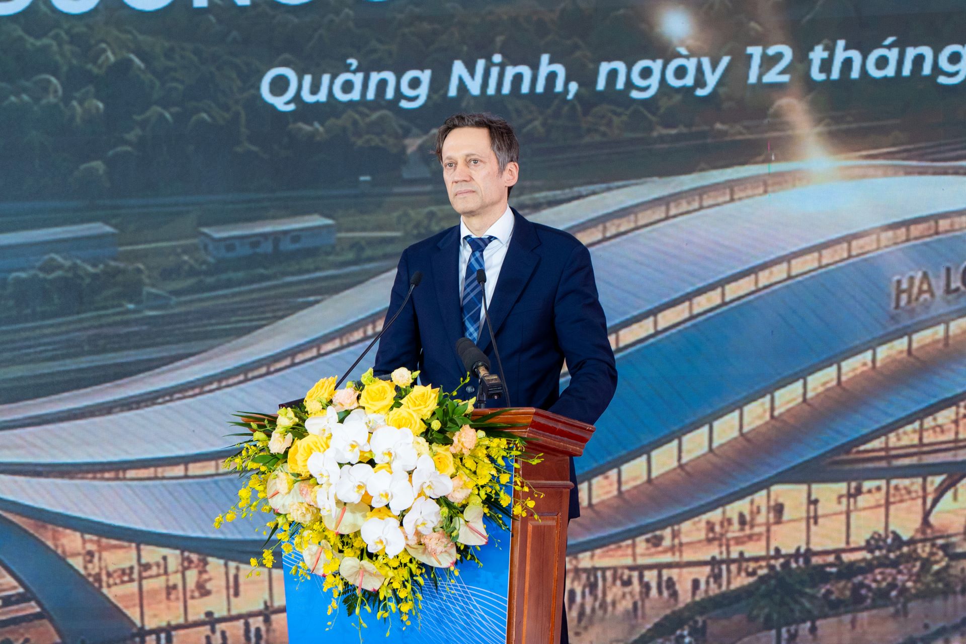 A3. Ông Michael Peter, Tổng Giám đốc toàn cầu Tập đoàn Siemens Mobility phát biểu tại lễ khởi ...jpg