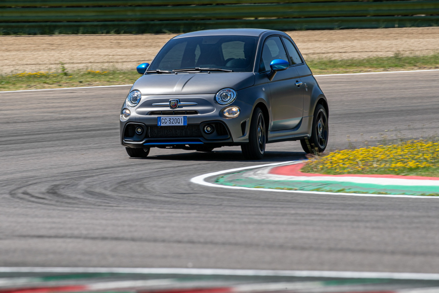 Abarth F595 (11).JPG