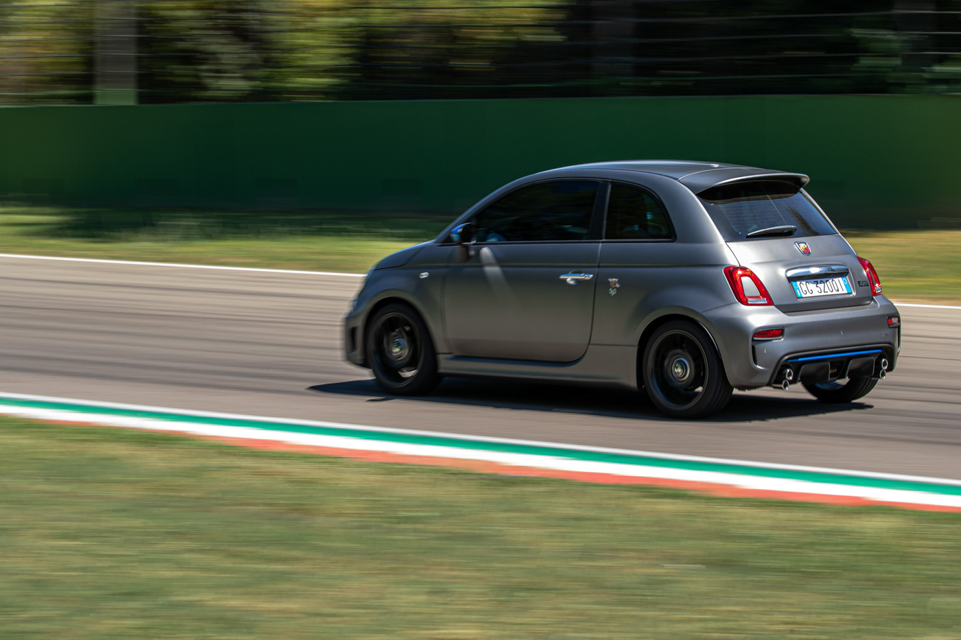 Abarth F595 (17).JPG