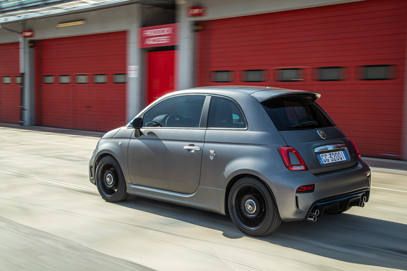Abarth F595 (19).JPG
