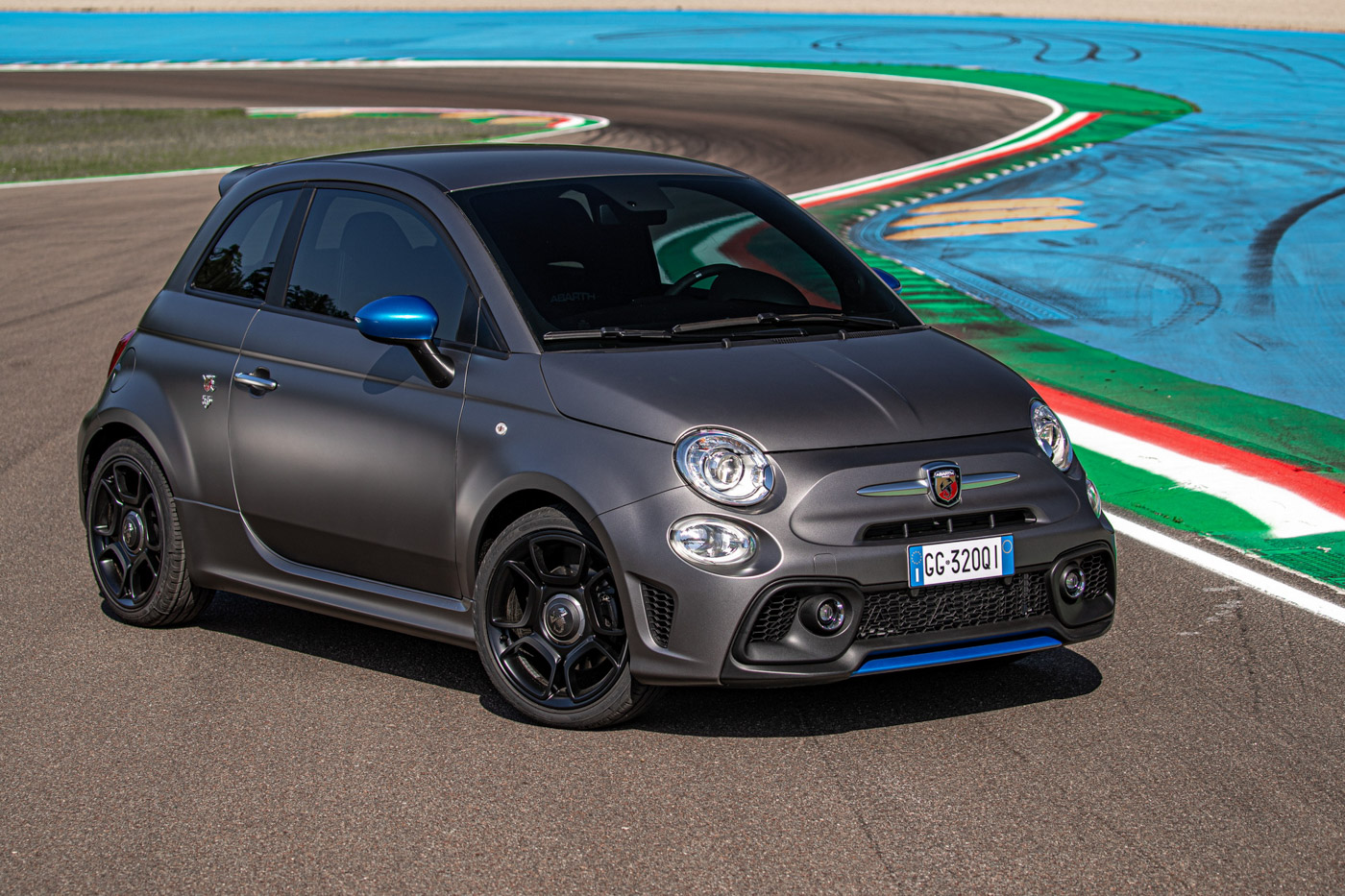 Abarth F595 (6).JPG