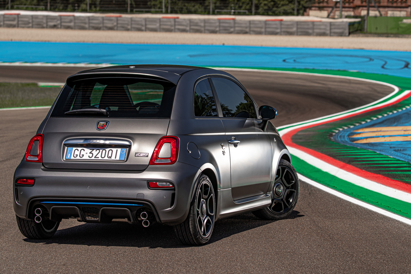 Abarth F595 (7).JPG