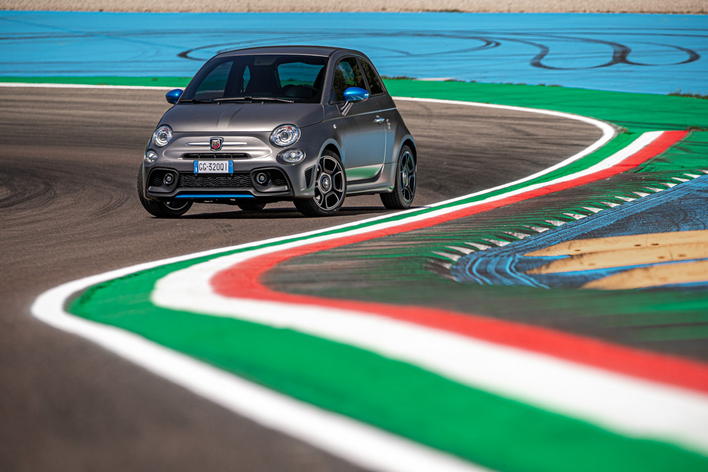 Abarth F595 (9).JPG