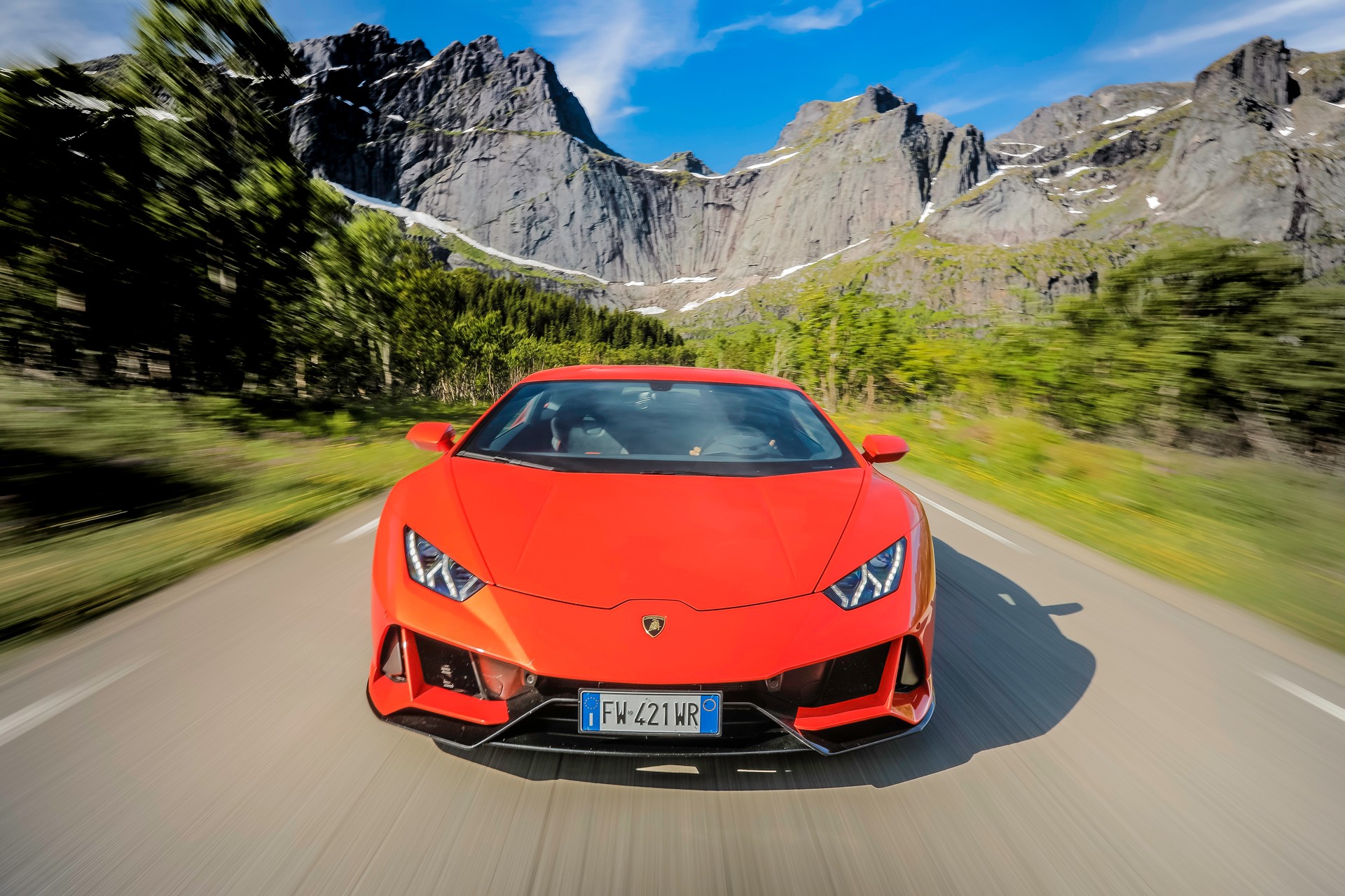 Alexa on Huracan EVO (8).jpg