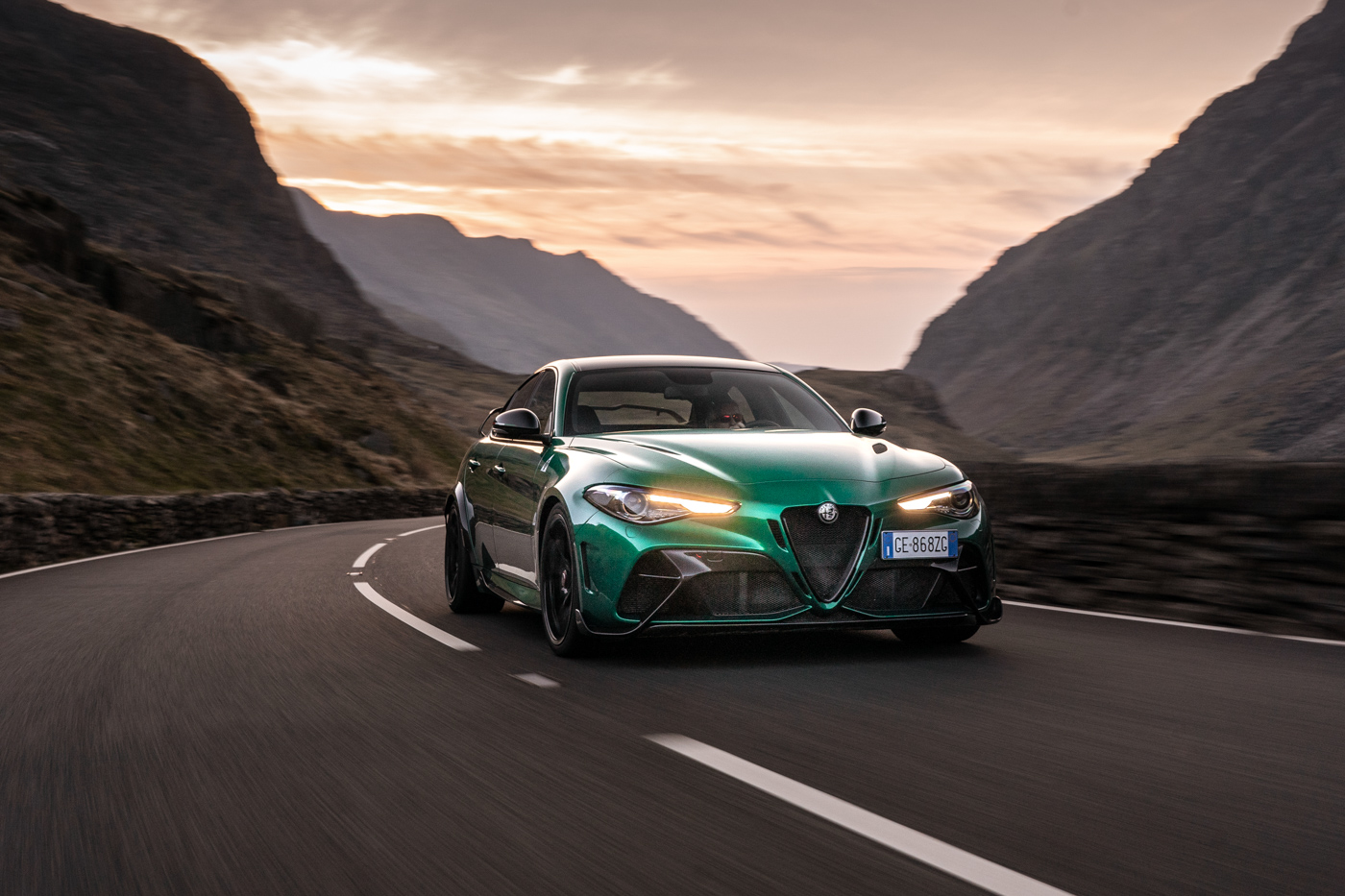 Alfa-Romeo-Giulia-GTA-sẵn-sàng-đến-tay-khách-hàng-28.jpg