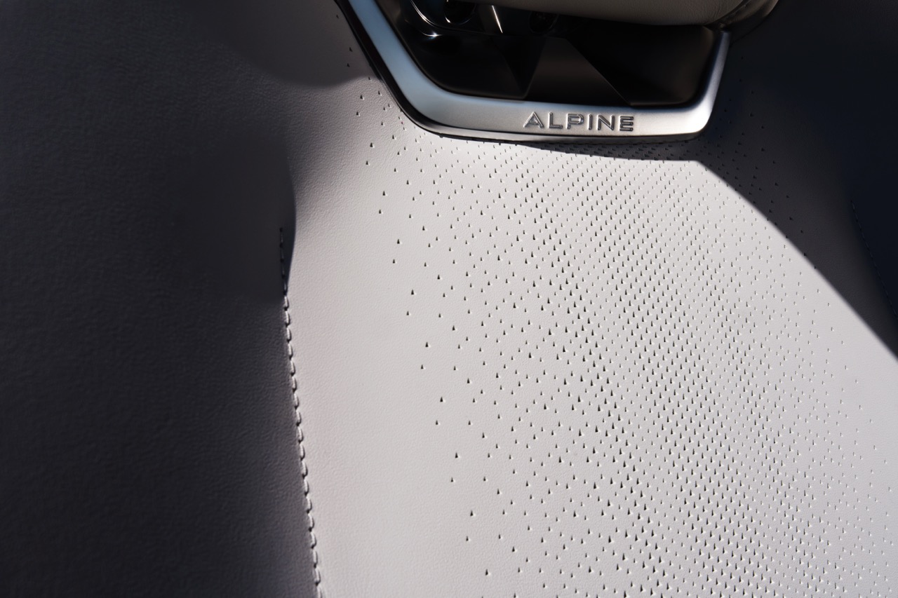Alpine-A390-anh-50.jpeg