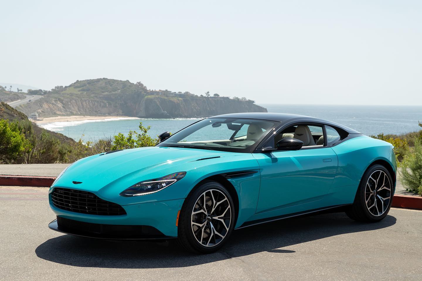 Aston Martin (10).jpg