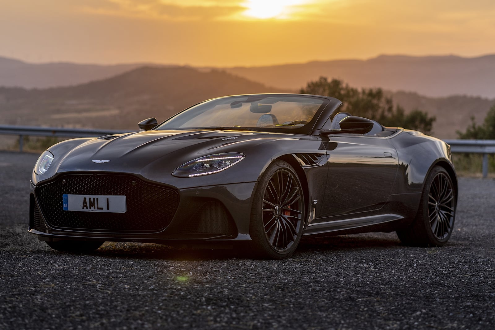 Aston Martin (2).jpg