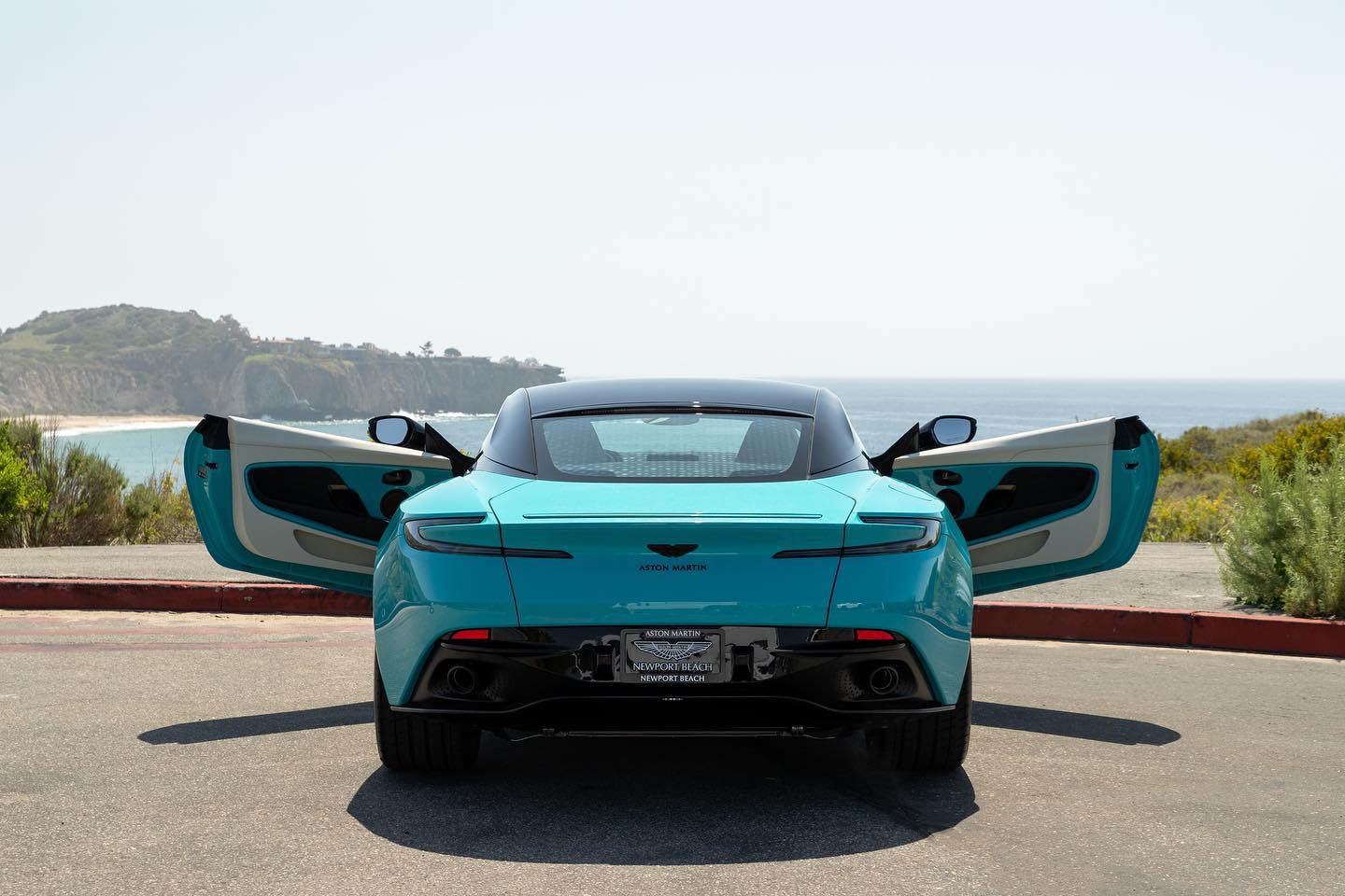 Aston Martin (2).jpg