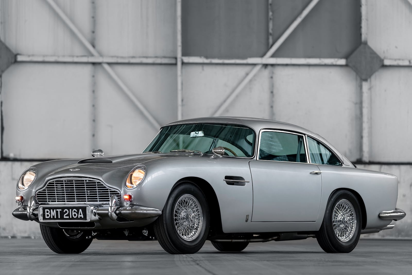 Aston Martin (3).jpg