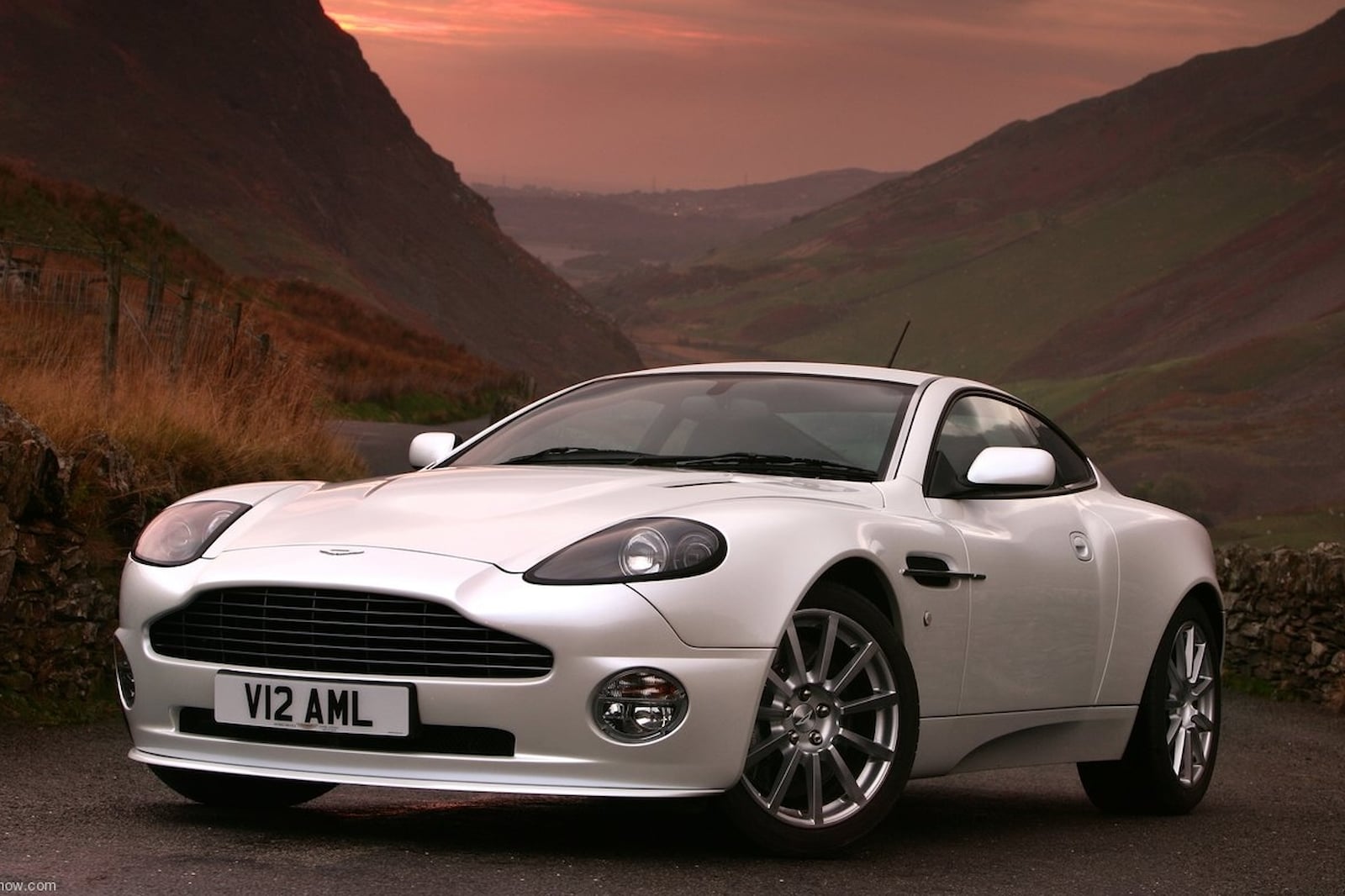 Aston Martin (8).jpg