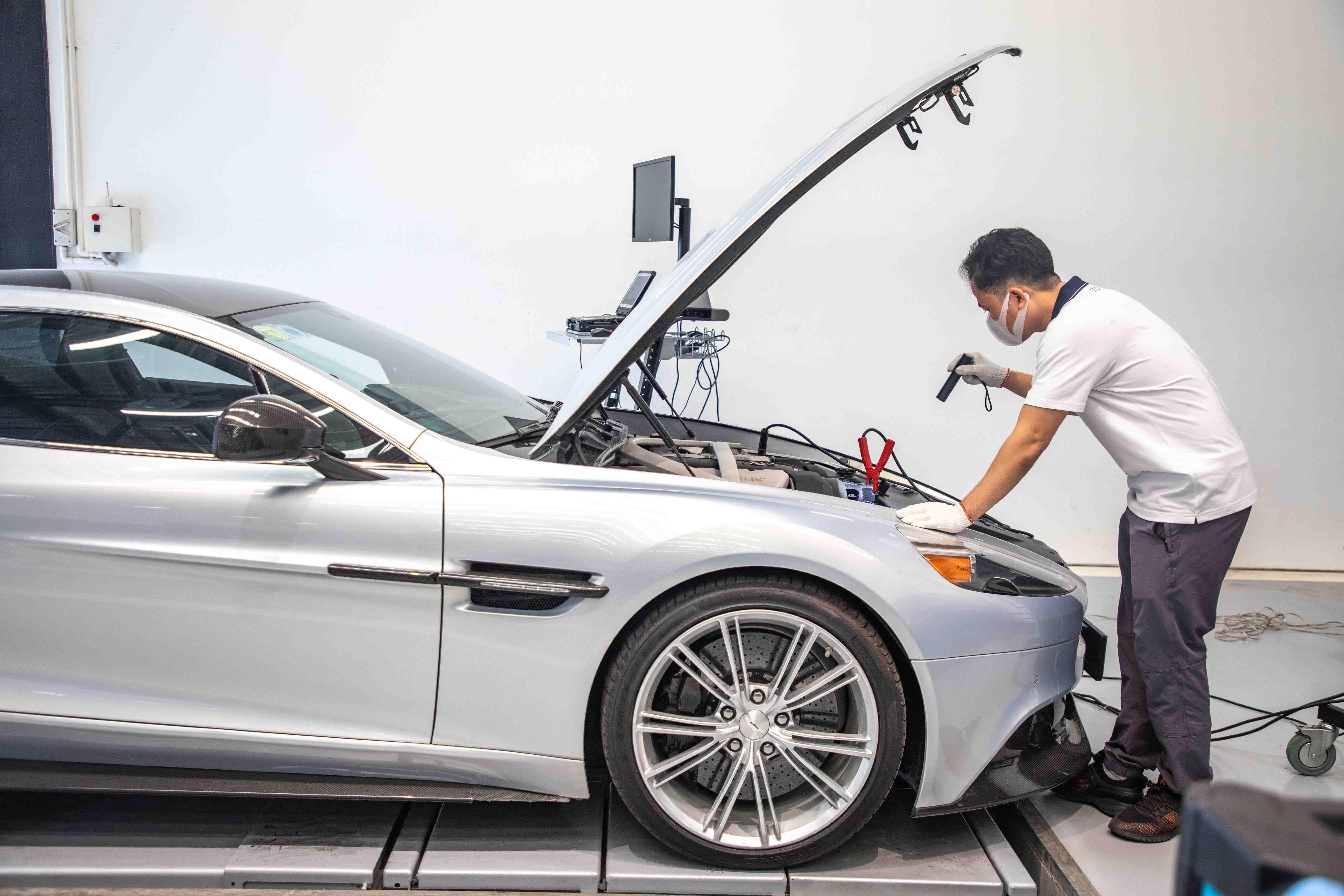 aston-martin-anh_4.jpg