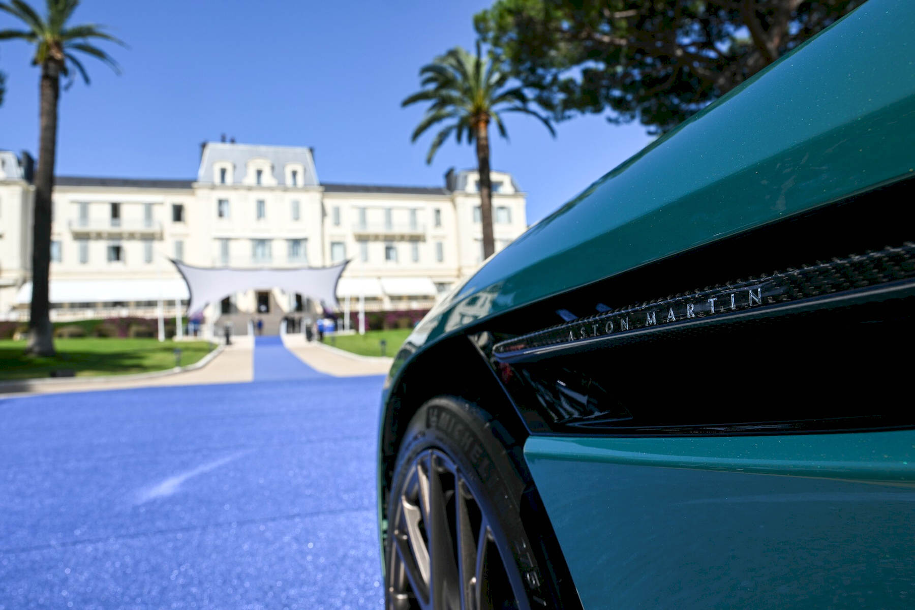 Aston-Martin-DB12-amfAR-Gala-Cannes-11.jpg