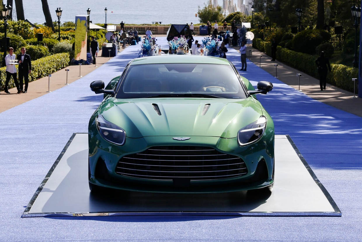 Aston-Martin-DB12-amfAR-Gala-Cannes-3.jpg