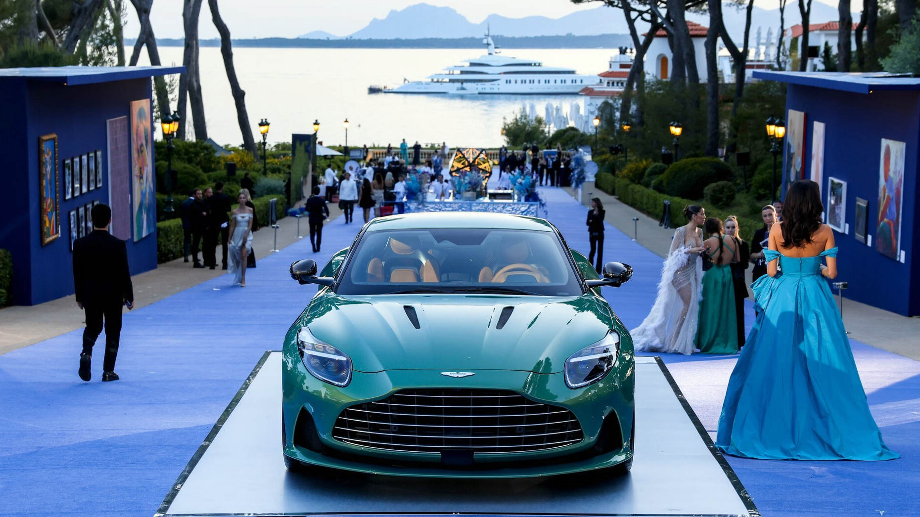 Aston-Martin-DB12-amfAR-Gala-Cannes-7.jpg