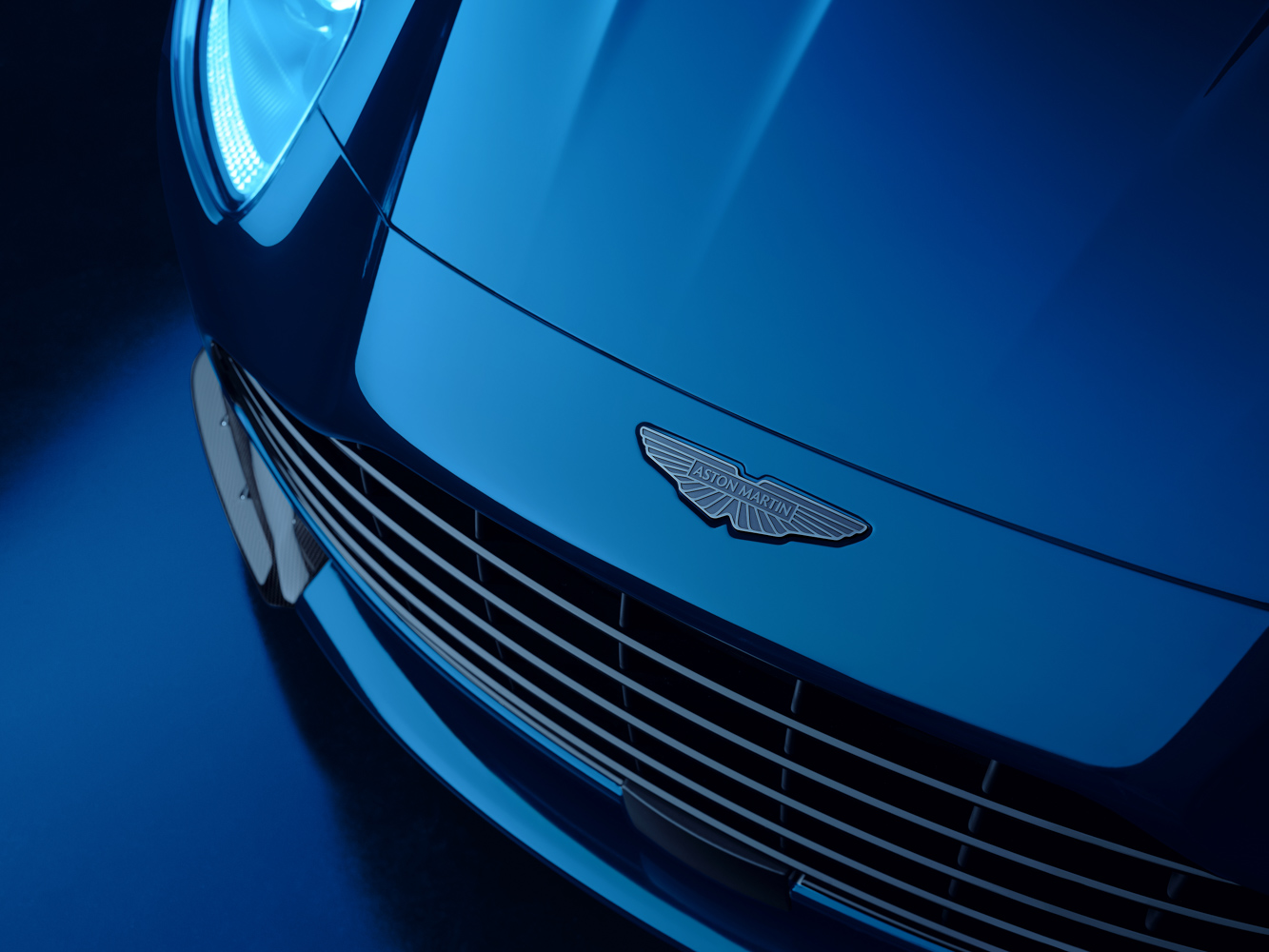 Aston Martin DB12 S-anh-_5.jpg