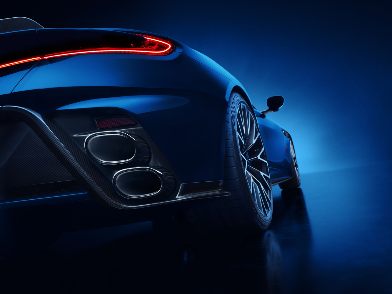Aston Martin DB12 S-anh-_7.jpg