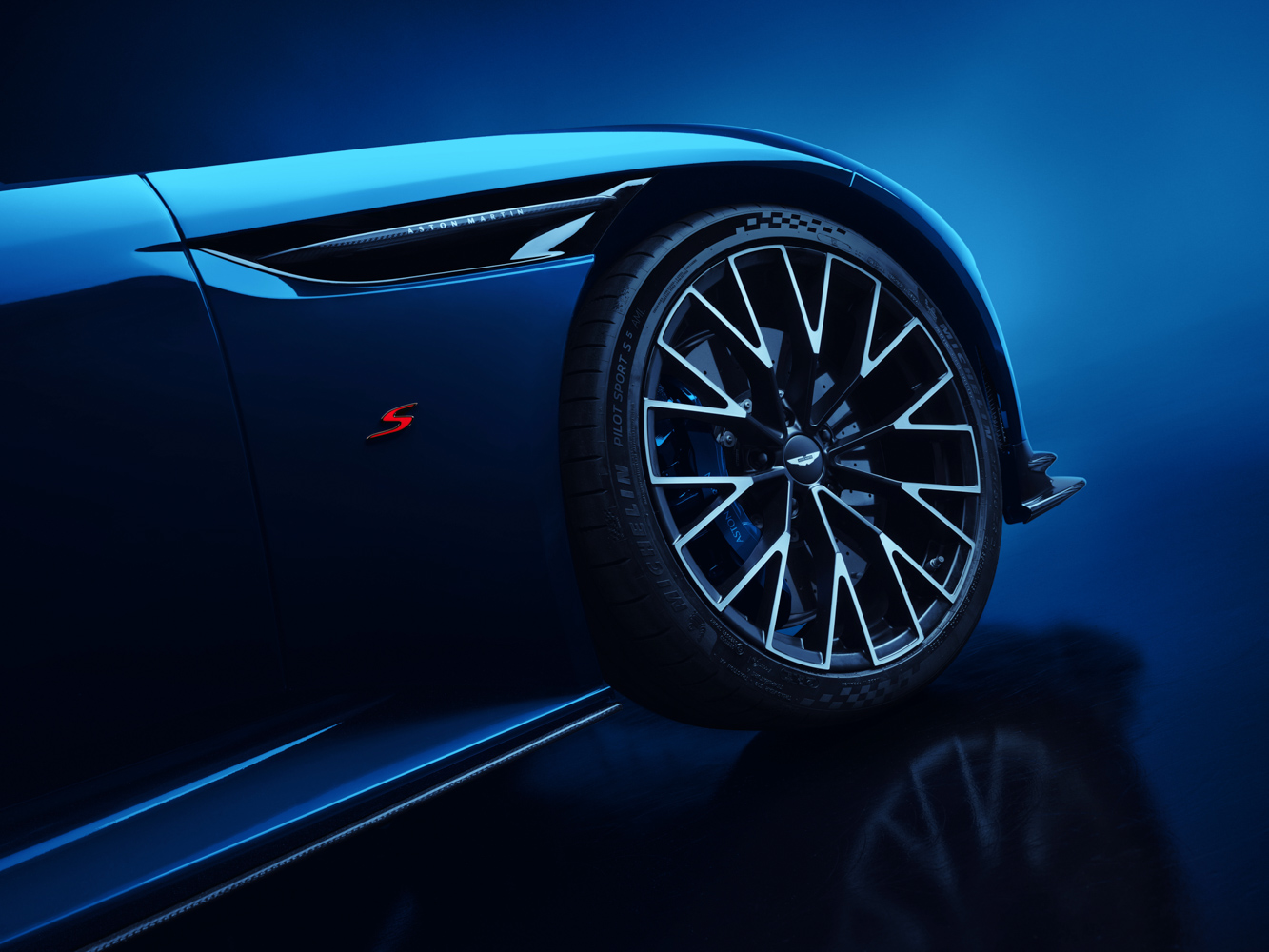 Aston Martin DB12 S-anh-_8.jpg
