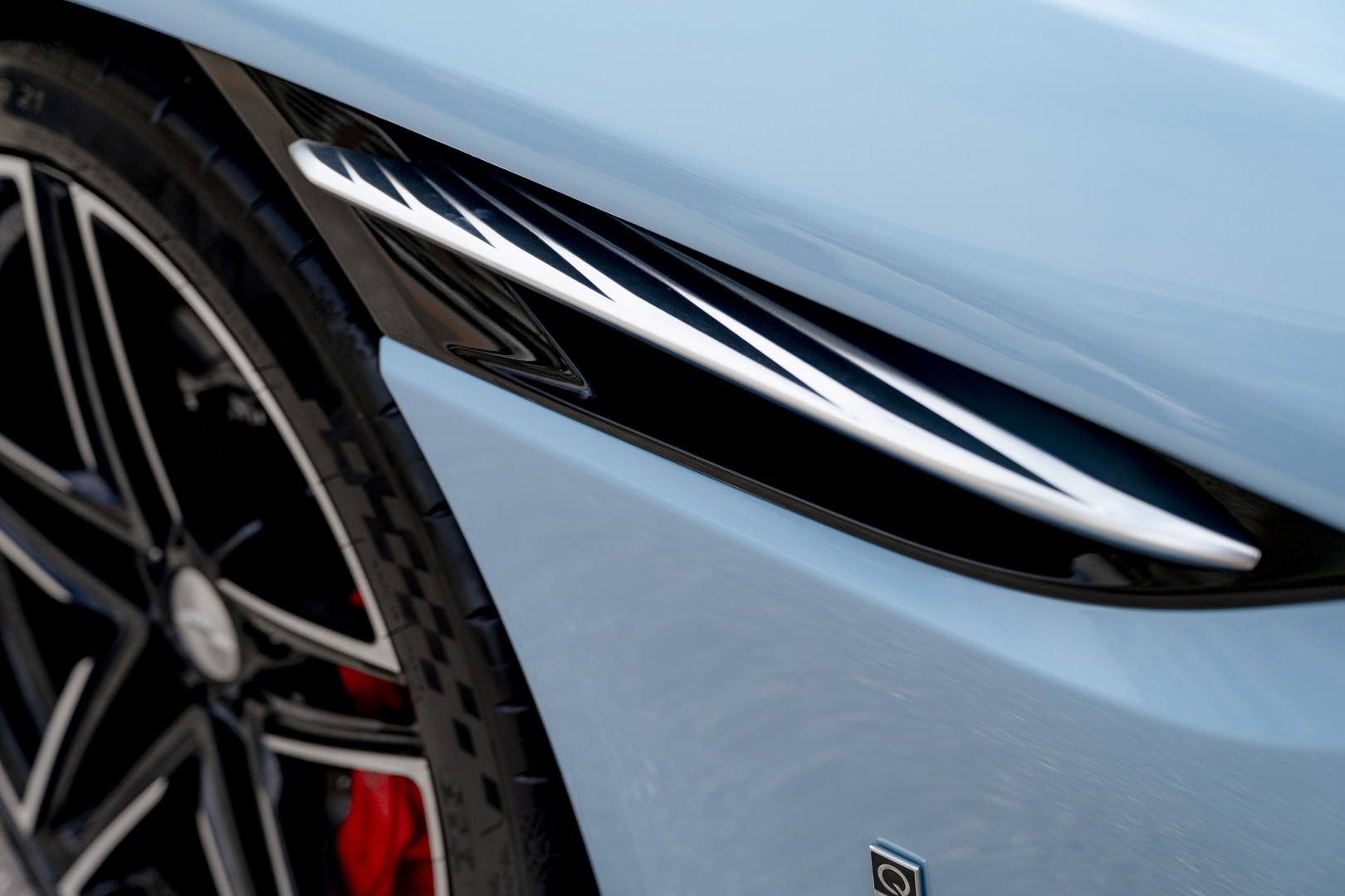 Aston Martin DB12 Volante - Palm Beach Edition 11 (Large).jpg