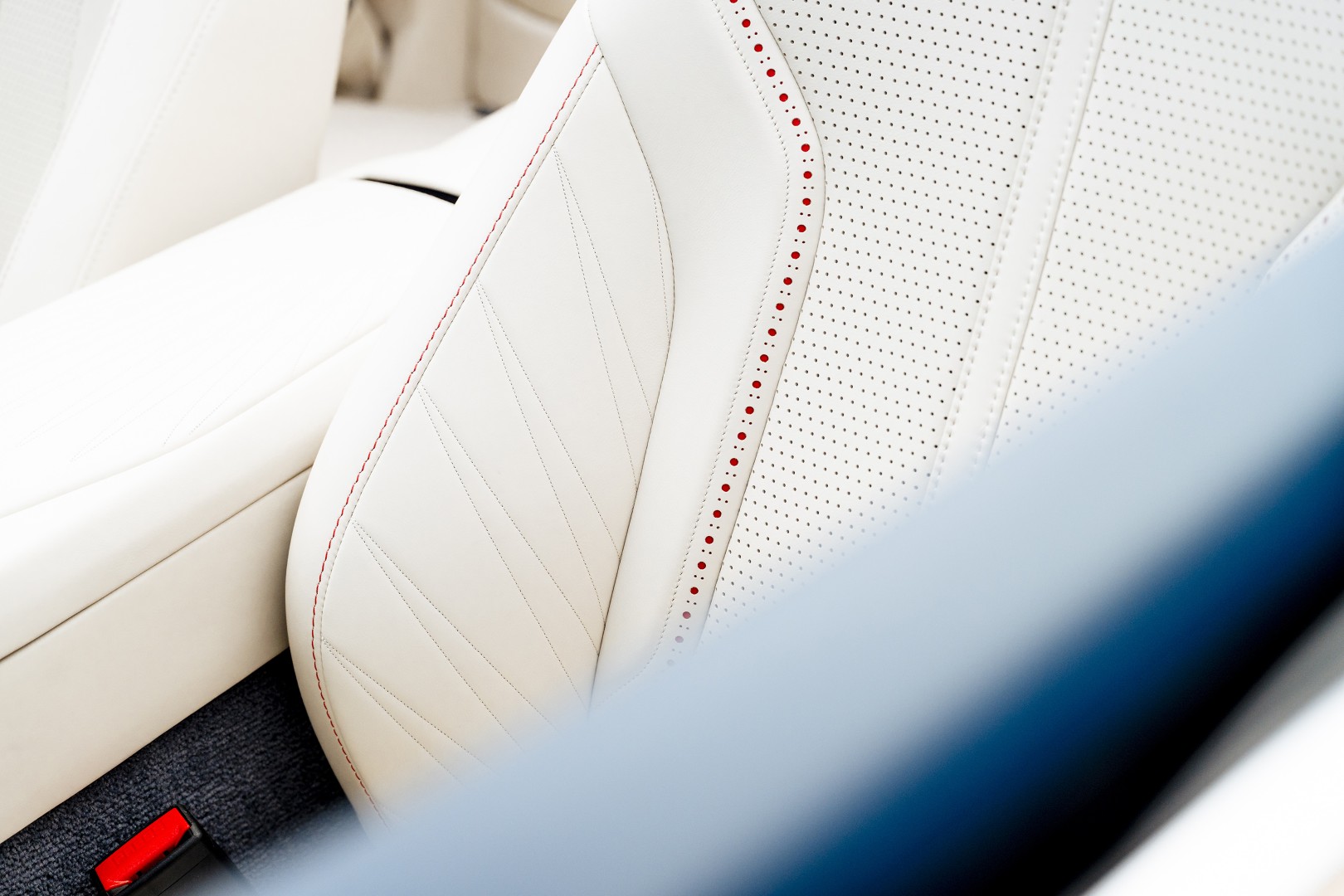 Aston Martin DB12 Volante - Palm Beach Edition 13 (Large).jpg