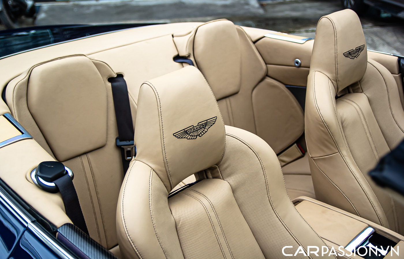 Aston Martin DB9 (19).JPG