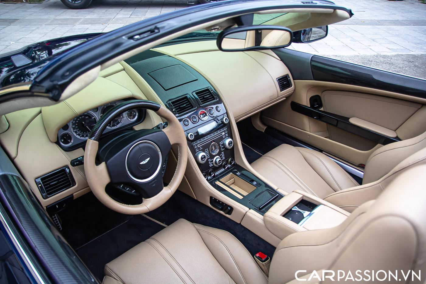Aston Martin DB9 (22).JPG